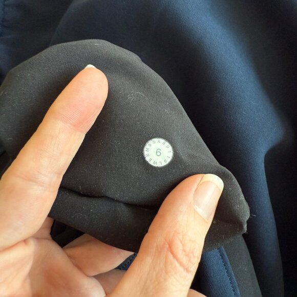 Lululemon Jogger On The Fly in Navy with Black Stripe, Size 6 - Picture 5 of 6